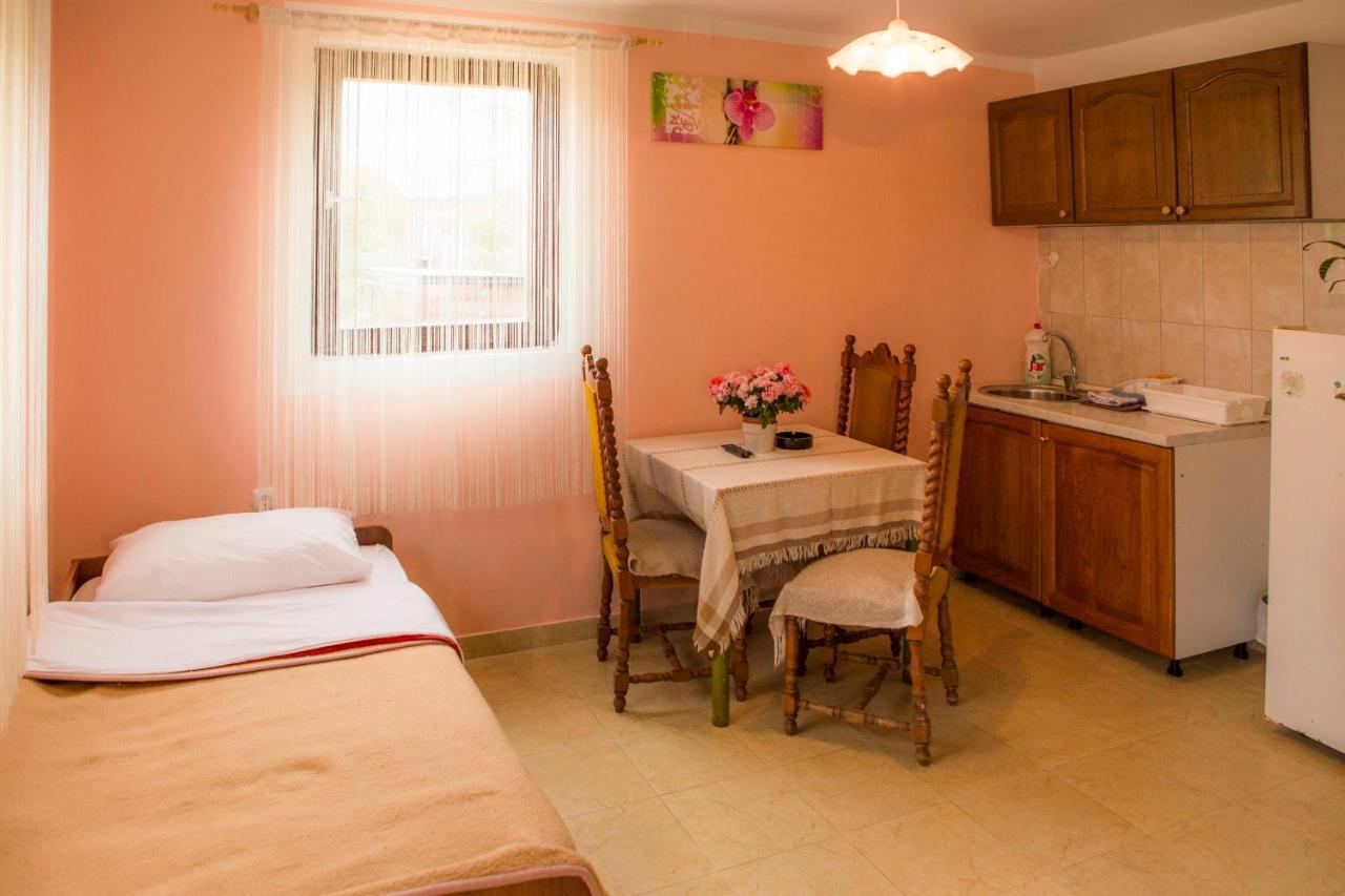 Leon Apartment *